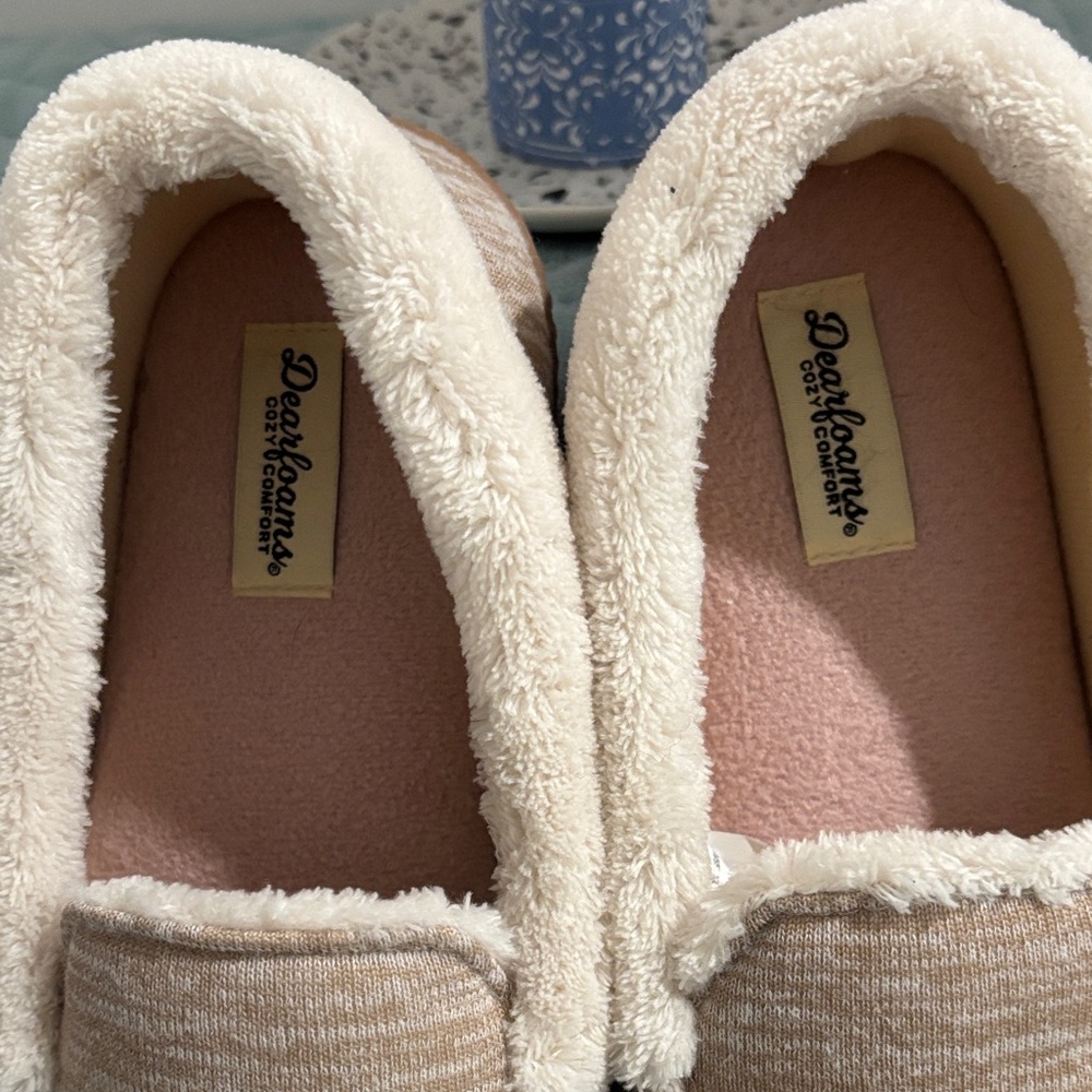 Dearfoams Women’s Size 7/8 medium Cozy Slippers - Picture 2 of 7